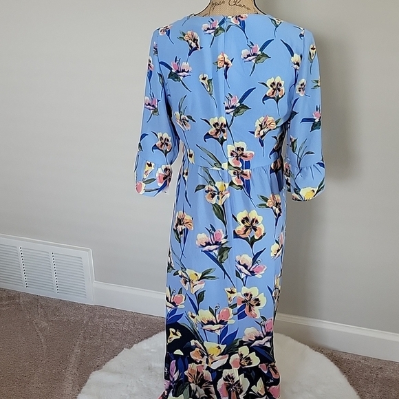 London Style Blue Maxi Sundress with 3/4 Bell Sleeves and V-Neck - Picture 3 of 5